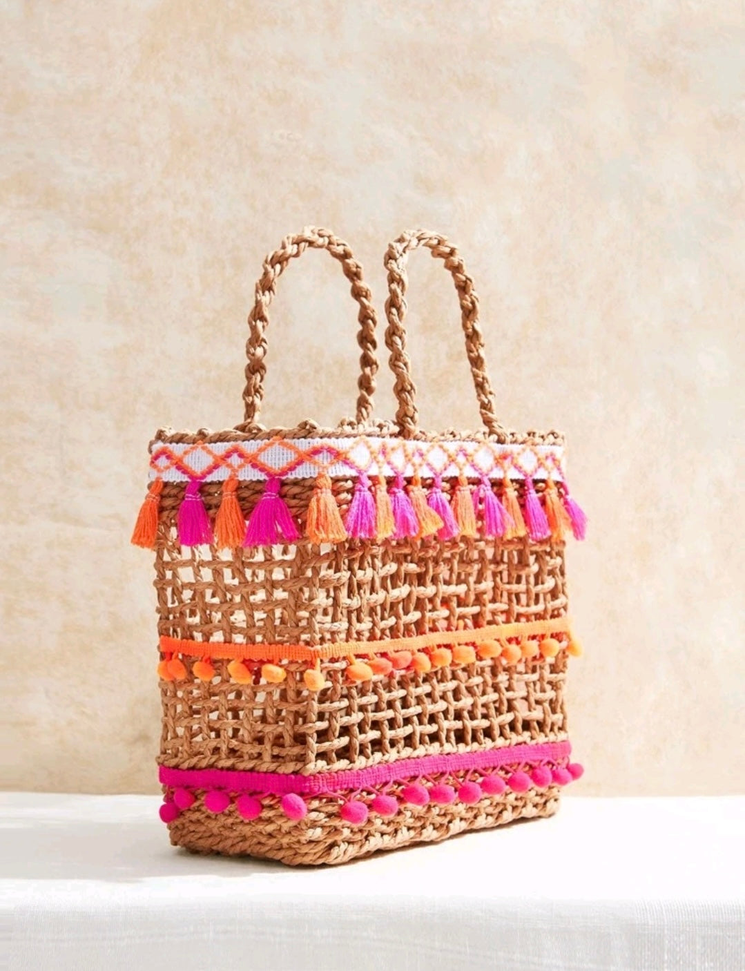 Cartera Tejida, Decorada Con Borlas