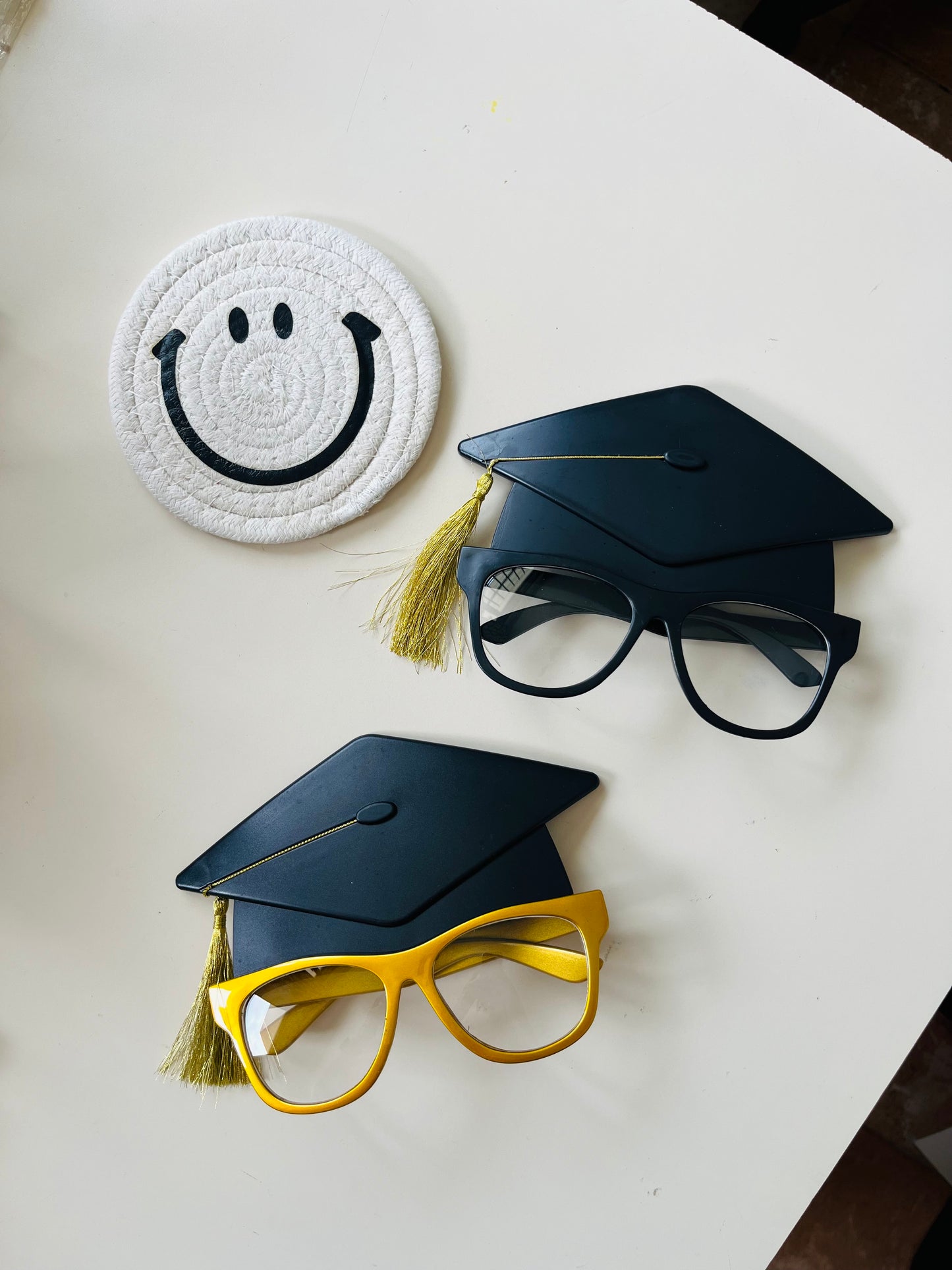 Cintillos Y Lentes, Graduación