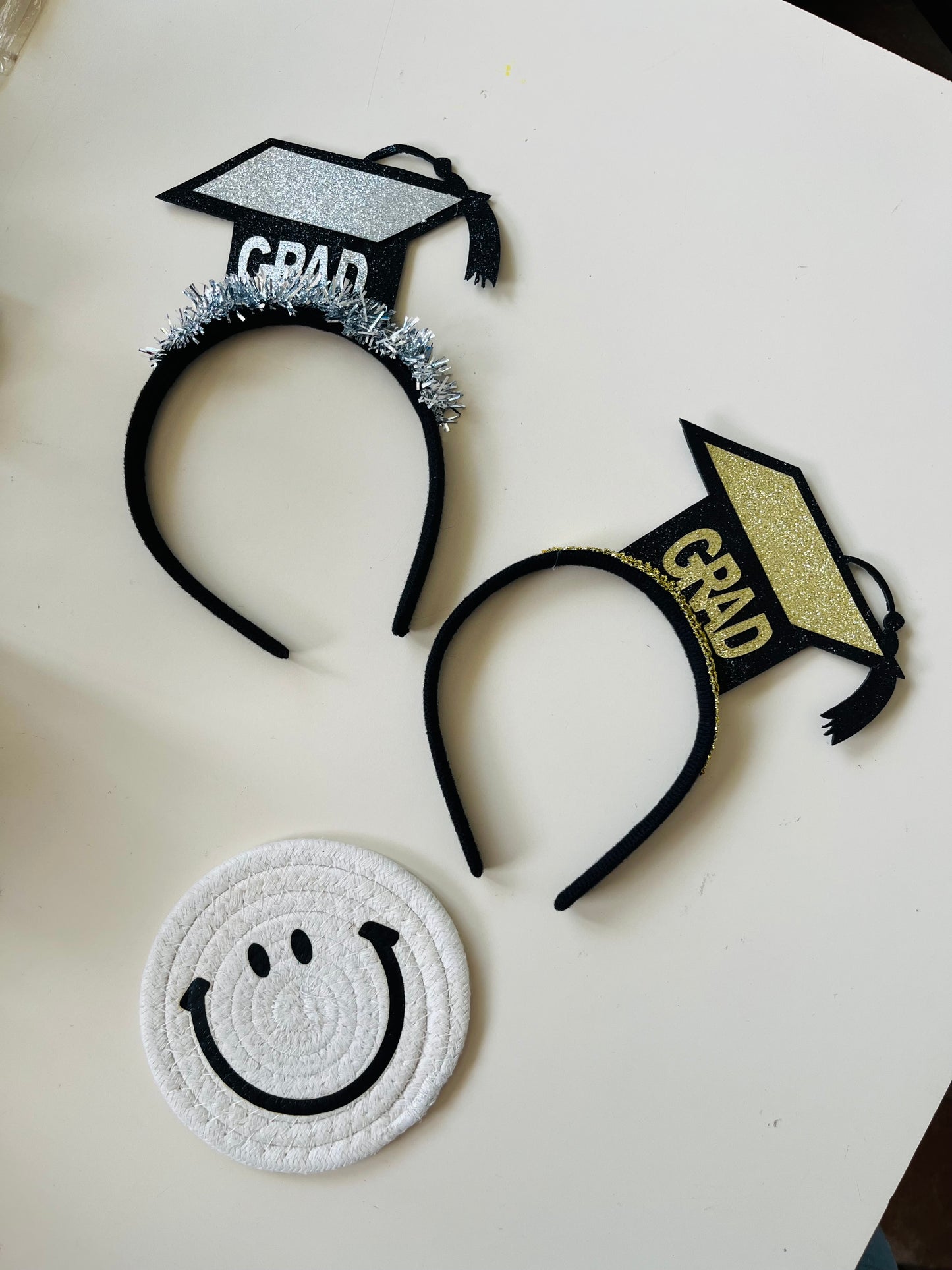 Cintillos Y Lentes, Graduación